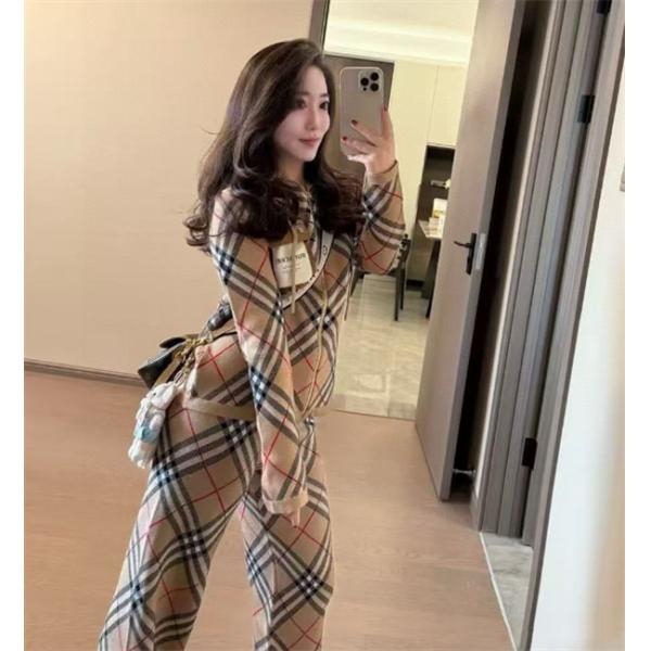 バーバリー上下着コピー最新トレンドコーデおすすめ BURBE...