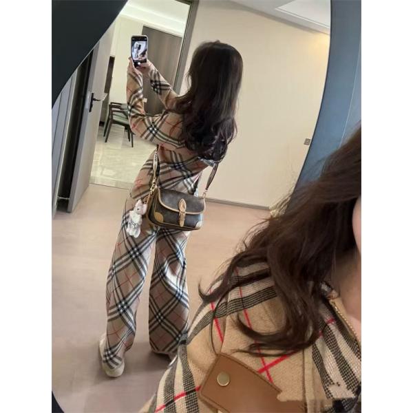 バーバリー上下着コピー最新トレンドコーデおすすめ BURBERRY 2025秋冬のファッション ブランド激安通販 専門店