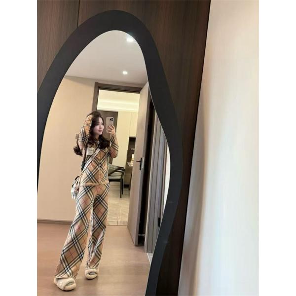 バーバリー上下着コピー最新トレンドコーデおすすめ BURBERRY 2025秋冬のファッション ブランド激安通販 専門店