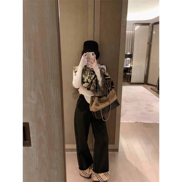 白色ズボンBURBERRY 2025トレンド新商品 大人っぽく着こなせる バーバリー_スーパーコピーブランド激安通販 専門店