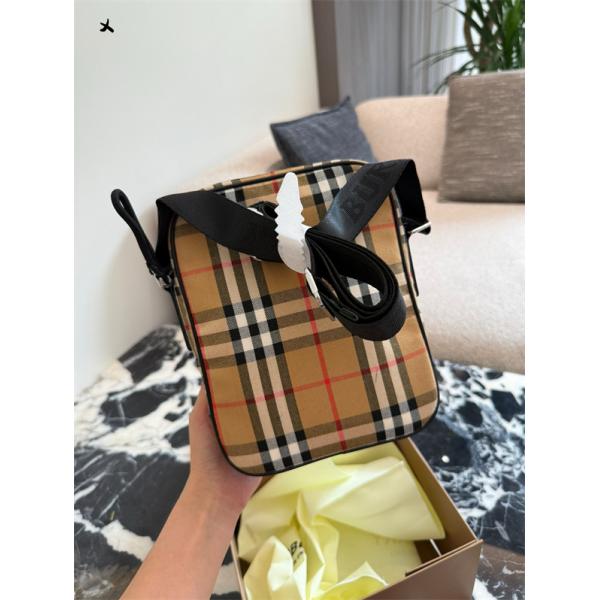 2025 ◆モデル愛用◆  バーバリー ショルダーバッグコピー BURBERRY 斜め掛けバッグ 激安通販 専門店