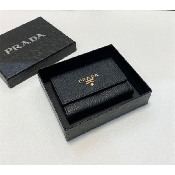 大人気なレットショップ 2025春夏新作 お買得 プラダカー...