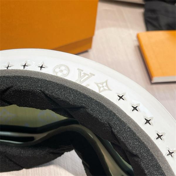 ルイ ヴィトンスキーゴーグルコピー LOUIS VUITTON 2025オシャレに注目 セレブや芸能人からも愛用__ブランド コピー 激安(日本最大級)