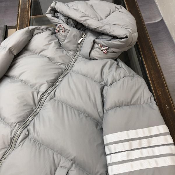 2025秋冬最新❤実用性に溢れるアイテム THOM BROWNE トムブラウン偽物 ダウンジャケット 大人のこなれ感抜群定番