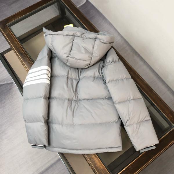 2025秋冬最新❤実用性に溢れるアイテム THOM BROWNE トムブラウン偽物 ダウンジャケット 大人のこなれ感抜群定番