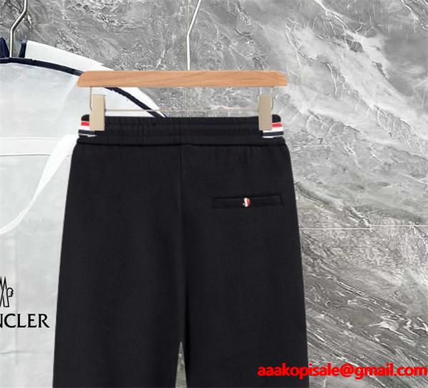 話題 ブラック ワンポイントロゴ 快適シルエット 秋冬注目 モンクレール コピー Moncler スウェットパンツ