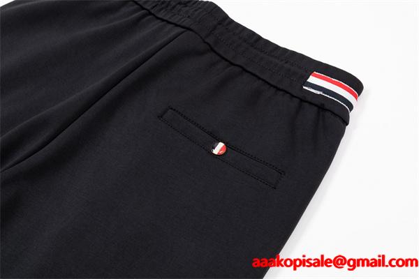 話題 ブラック ワンポイントロゴ 快適シルエット 秋冬注目 モンクレール コピー Moncler スウェットパンツ