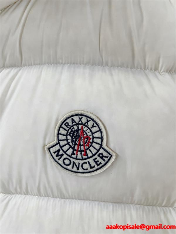 希少 ホワイト × カラーロゴ 洗練シンプル 軽量防寒 モンクレール 偽物 Moncler ダウンジャケット