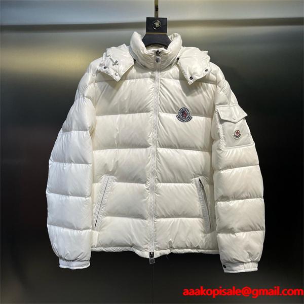 希少 ホワイト × カラーロゴ 洗練シンプル 軽量防寒 モンクレール 偽物 Moncler ダウンジャケット