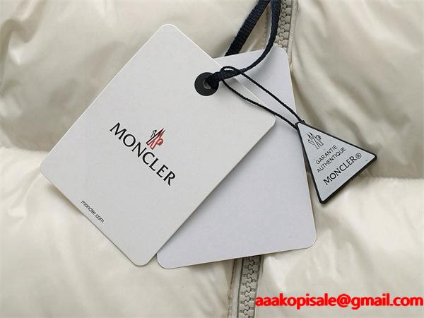 プレミアム ホワイト × ゴールドパッチ エレガント定番 冬必須 Moncler モンクレール 通販 スーパーコピー ダウンジャケット
