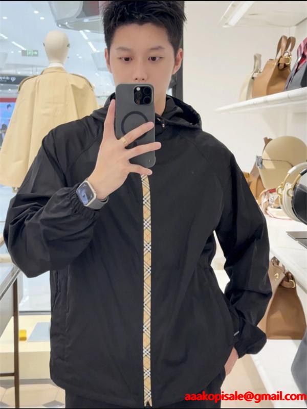 人気爆発 2025秋冬新作 ブラック 軽量フードジャケット バーバリー コピー BURBERRY