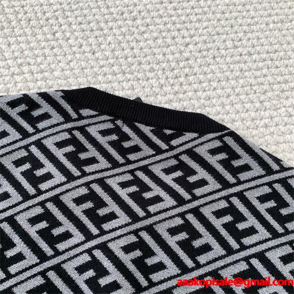 FENDI フェンディ スーパーコピー 肌触り良好 FF総柄 グレー ニット 2025秋冬 注目