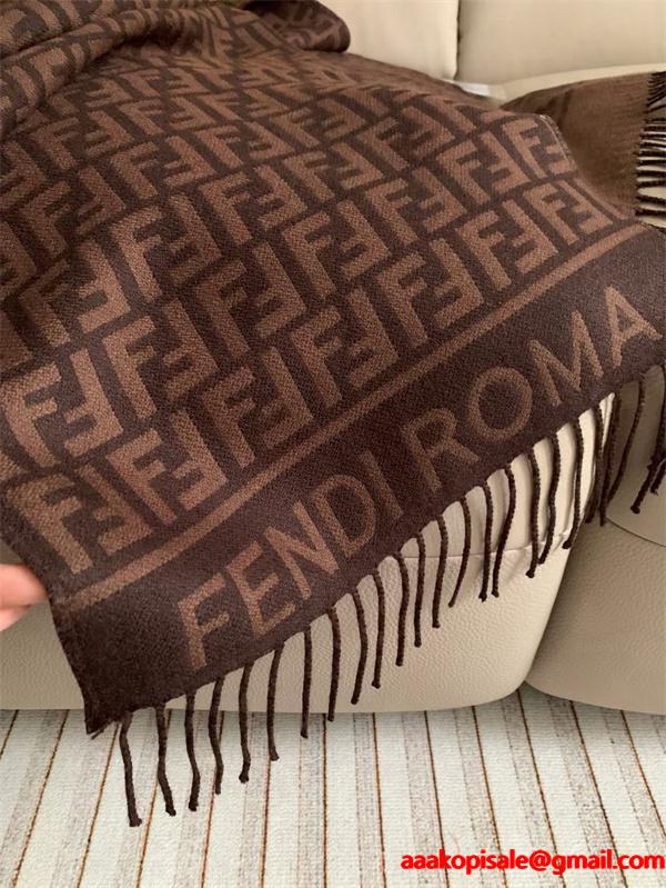 2025秋冬定番魅力・ふんわり柔暖 マフラー 新作登場 FENDI フェンディ コピー