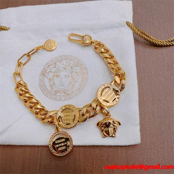 トレンドの最先端☆☆ヴェルサーチブレスレットコピーVersaceアクセサリー限定アイテム 