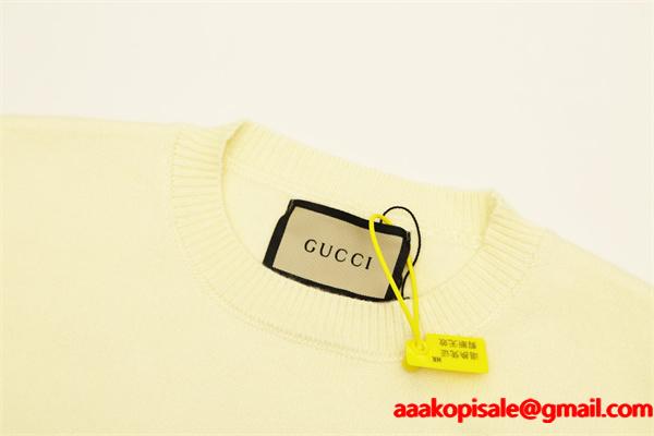 グッチ コピー 2025秋冬 柔らか上質 クリームカラー GUCCI ボーダーニット 旬のトレンド