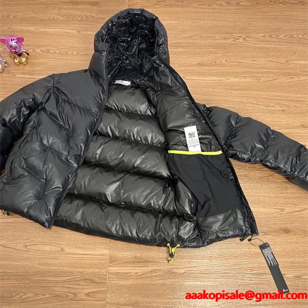STONE ISLAND ストーンアイランド 偽物  光沢ブラック人気急増 ボリューム感 美シルエット ダウンジャケット