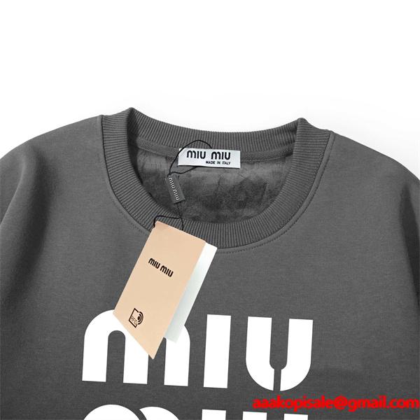 MIUMIU ミュウミュウ コピー 2025年秋冬 ロゴデザイン ゆったりシルエット 裏毛 スウェット
