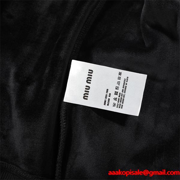 MIUMIU ミュウミュウ コピー 2025年秋冬 ロゴデザイン ゆったりシルエット 裏毛 スウェット