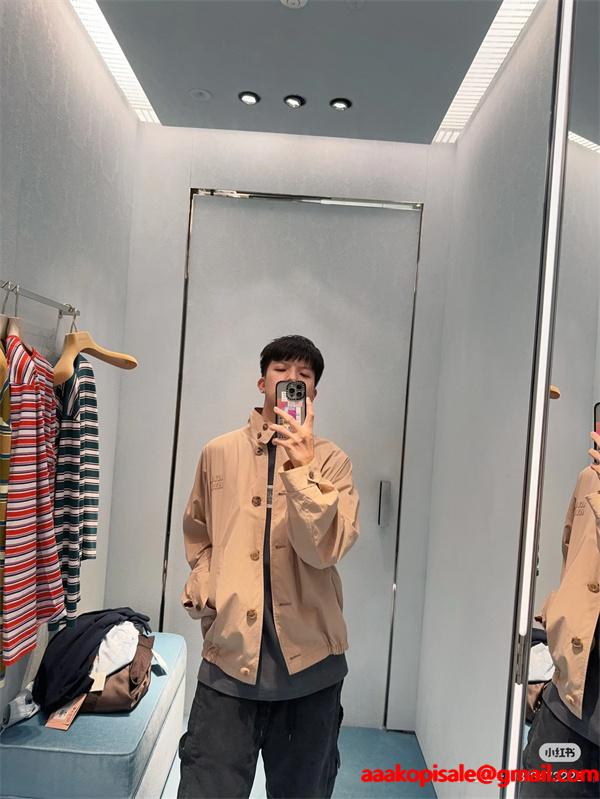 MIUMIU ミュウミュウ コピー シンプル 防風 ベージュ スタンドカラージャケット おすすめ