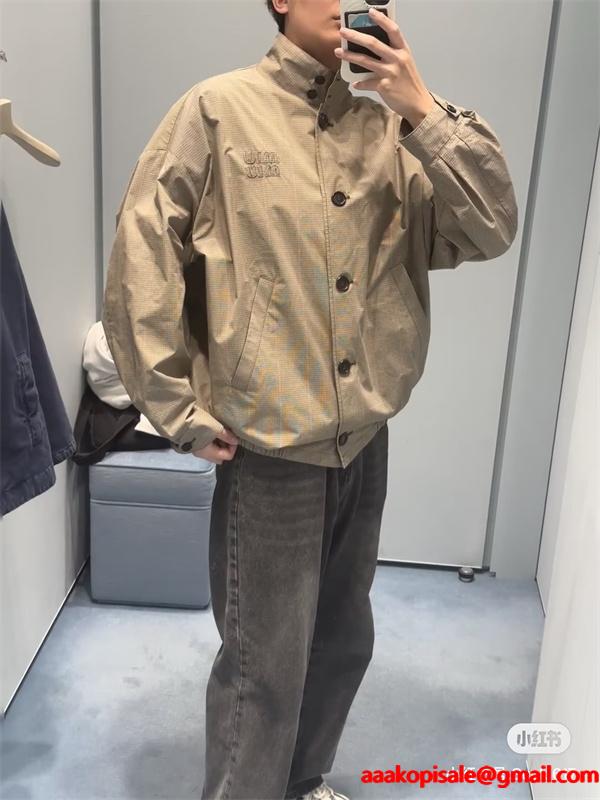 MIUMIU ミュウミュウ コピー シンプル 防風 ベージュ スタンドカラージャケット おすすめ