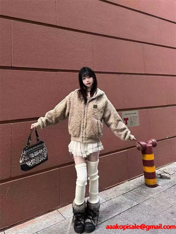 大人カジュアル ふんわりボア ベージュ フード付き MIUMIU ミュウミュウ コピー ジャケット