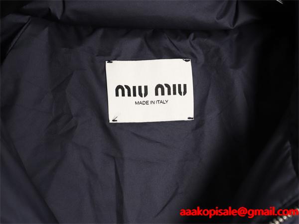 MIUMIU ミュウミュウ コピー 2025秋冬 防寒重視 スポーティー ネイビー ダウンジャケット