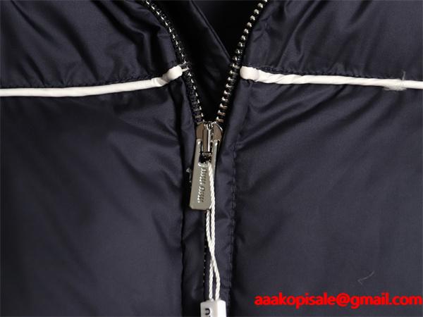 MIUMIU ミュウミュウ コピー 2025秋冬 防寒重視 スポーティー ネイビー ダウンジャケット