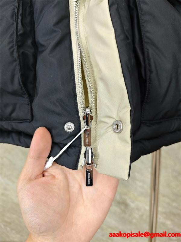 2025秋冬 防寒仕様 シンプル ブラック MIUMIU ミュウミュウ 偽物 ダウンジャケット