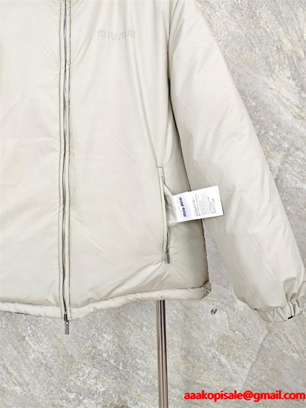 2025秋冬 防寒仕様 シンプル ブラック MIUMIU ミュウミュウ 偽物 ダウンジャケット