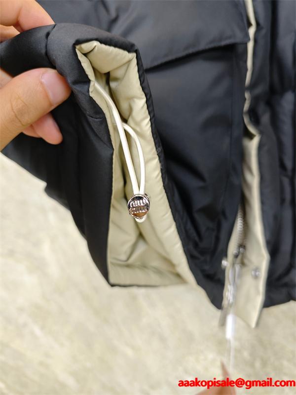 2025秋冬 防寒仕様 シンプル ブラック MIUMIU ミュウミュウ 偽物 ダウンジャケット