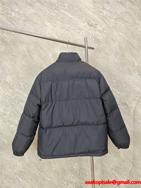 2025秋冬 防寒仕様 シンプル ブラック MIUMIU ミュウミュウ 偽物 ダウンジャケット