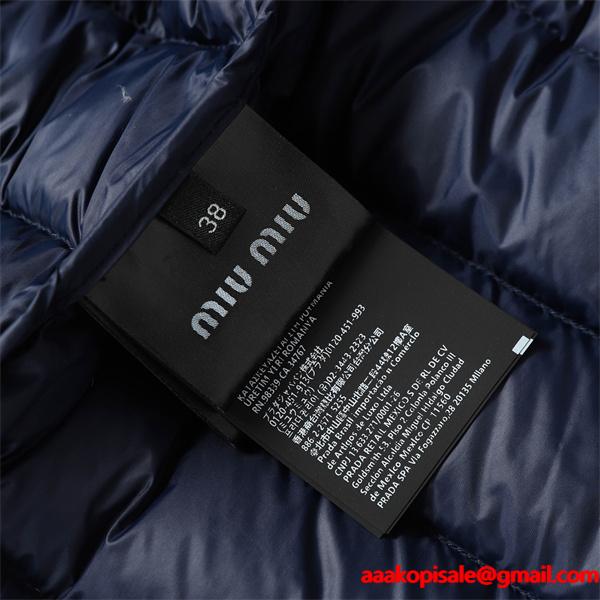 2025秋冬必須アイテム 軽量 ネイビー MIUMIU ミュウミュウ コピー ダウンベスト 機能的