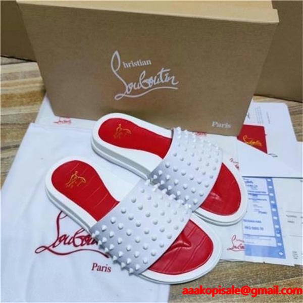 Christian Louboutin 激安 メンズ スタッズ装飾 レッドインソール スライドサンダル 刺繍ロゴ 高級ラグジュアリー シャワーサンダル