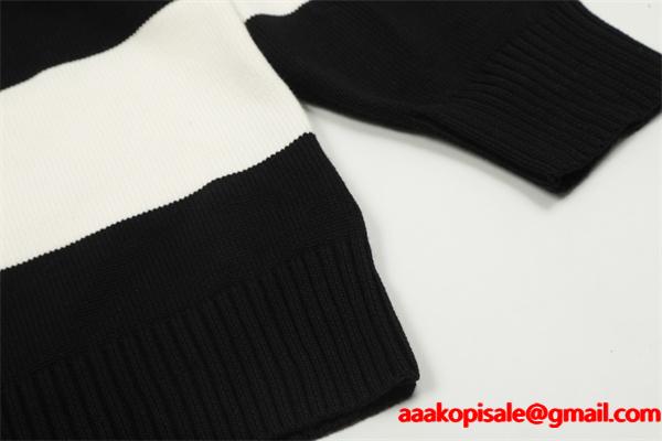  AMI PARIS アミ パリス コピー 2025秋冬 大人カジュアル グレー×ホワイト ニットセーター