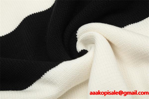  AMI PARIS アミ パリス コピー 2025秋冬 大人カジュアル グレー×ホワイト ニットセーター