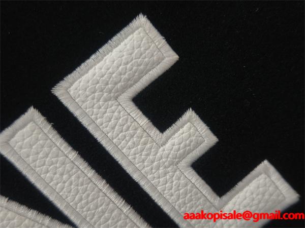 セリーヌ コピー 2025秋冬 CELINE トリオンフ ワッペン スタジャン 高級 主役アウター