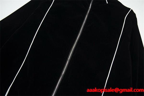 2025秋冬 CELINE セリーヌ コピー ブラック ジャケット ミニマル 洗練