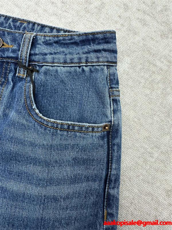 セリーヌ コピー 2025秋冬 CELINE ホワイト デニムパンツ 入手困難 当店イチオシ