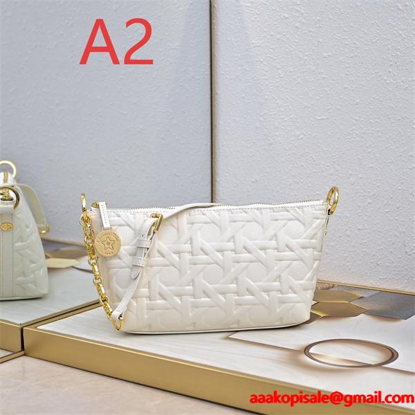 DIOR ディオール コピー 高級感 エンボス加工 ミニポーチ ブラック 大人