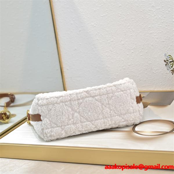 季節感 キルティングポーチ ふんわり素材 軽量 DIOR ディオール コピー