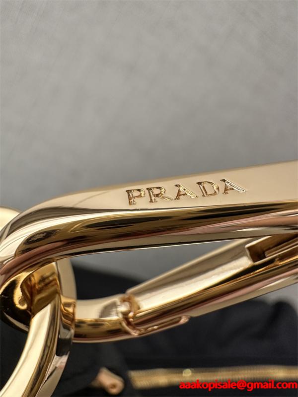 大容量❤Prada Explore プラダショルダーバッグ スーパーコピー26SS  トレンド最新アイテム