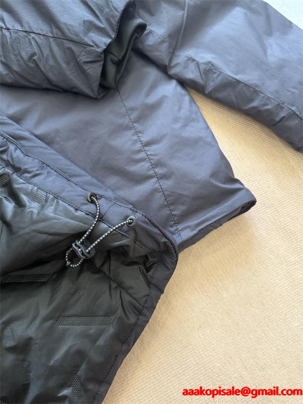 冬モデル PRADA プラダ コピー ダウンジャケット ライトグレー 希少 入手困難