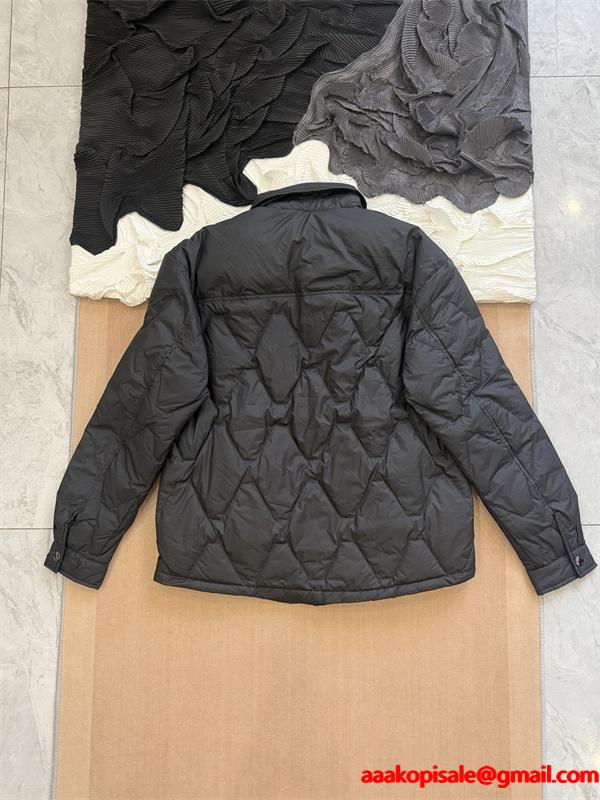 冬モデル PRADA プラダ コピー ダウンジャケット ライトグレー 希少 入手困難