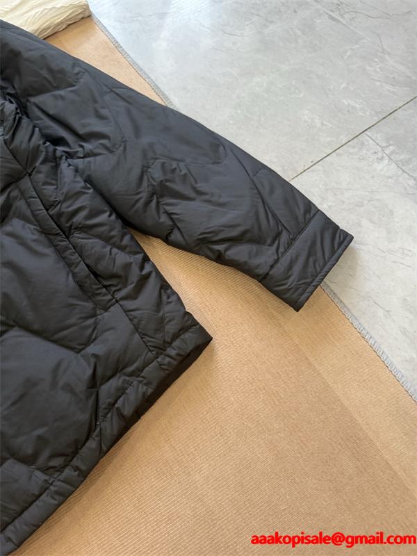 冬モデル PRADA プラダ コピー ダウンジャケット ライトグレー 希少 入手困難