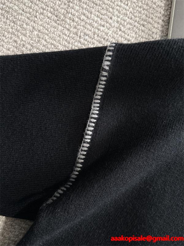 ダウンベスト グレー 限定 快適 着心地抜群 PRADA プラダ スーパーコピー