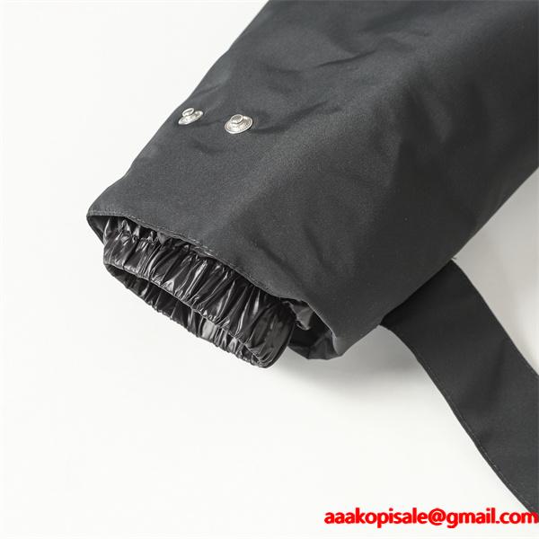 新着 PRADA プラダ 偽物 フード付きジャケット ブラック おすすめ 多机能 