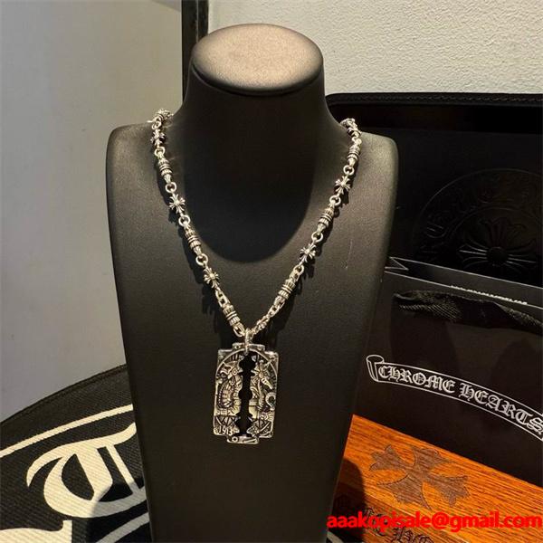 CHROME HEARTS クロムハーツ コピー 新登場 ゴシック調クロスネックレス 重厚 話題沸騰