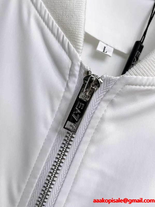 簡単に秋冬の雰囲気を演出 アルマーニ ジャケットコピー ARMANI 激安(日本最大級)
