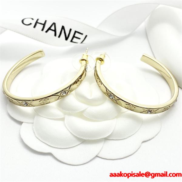 2026人気シャネルピアスコピー 寒い季節の王道アイテム 激安(日本最大級)