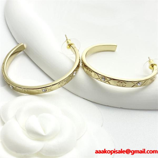 2026人気シャネルピアスコピー 寒い季節の王道アイテム 激安(日本最大級)